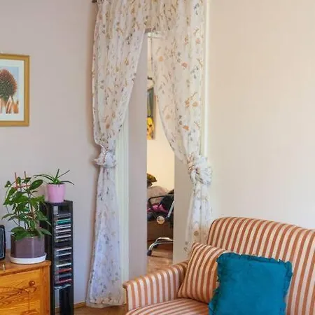 Appartement Spacious Retro Flat Close To National Stadium *