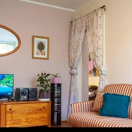 Spacious Retro Flat Close To National Stadium Appartement