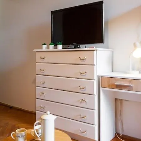 Spacious Retro Flat Close To National Stadium * Warschau